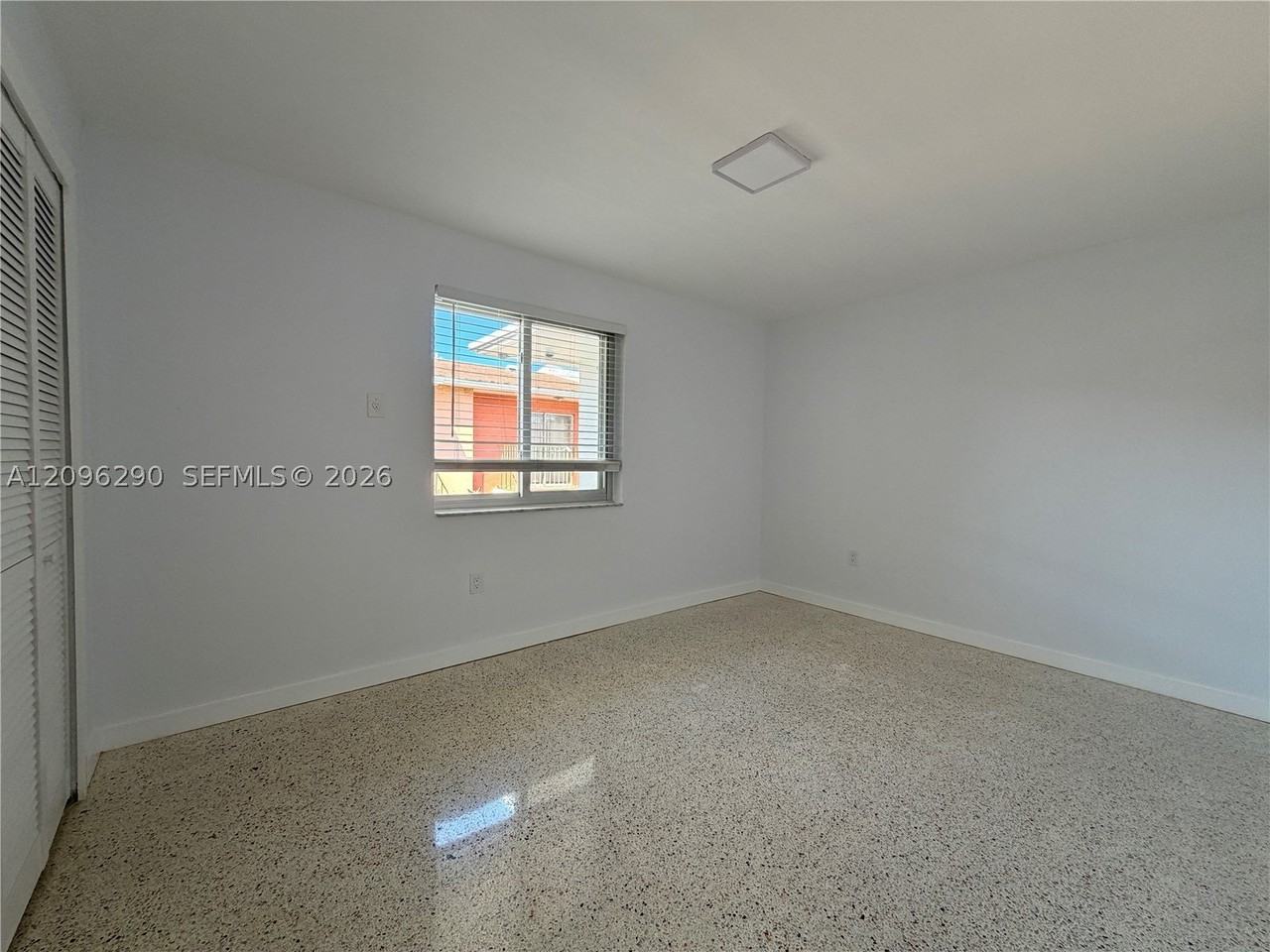 1460 Sw 4th St #5 - Photo 5 of 10