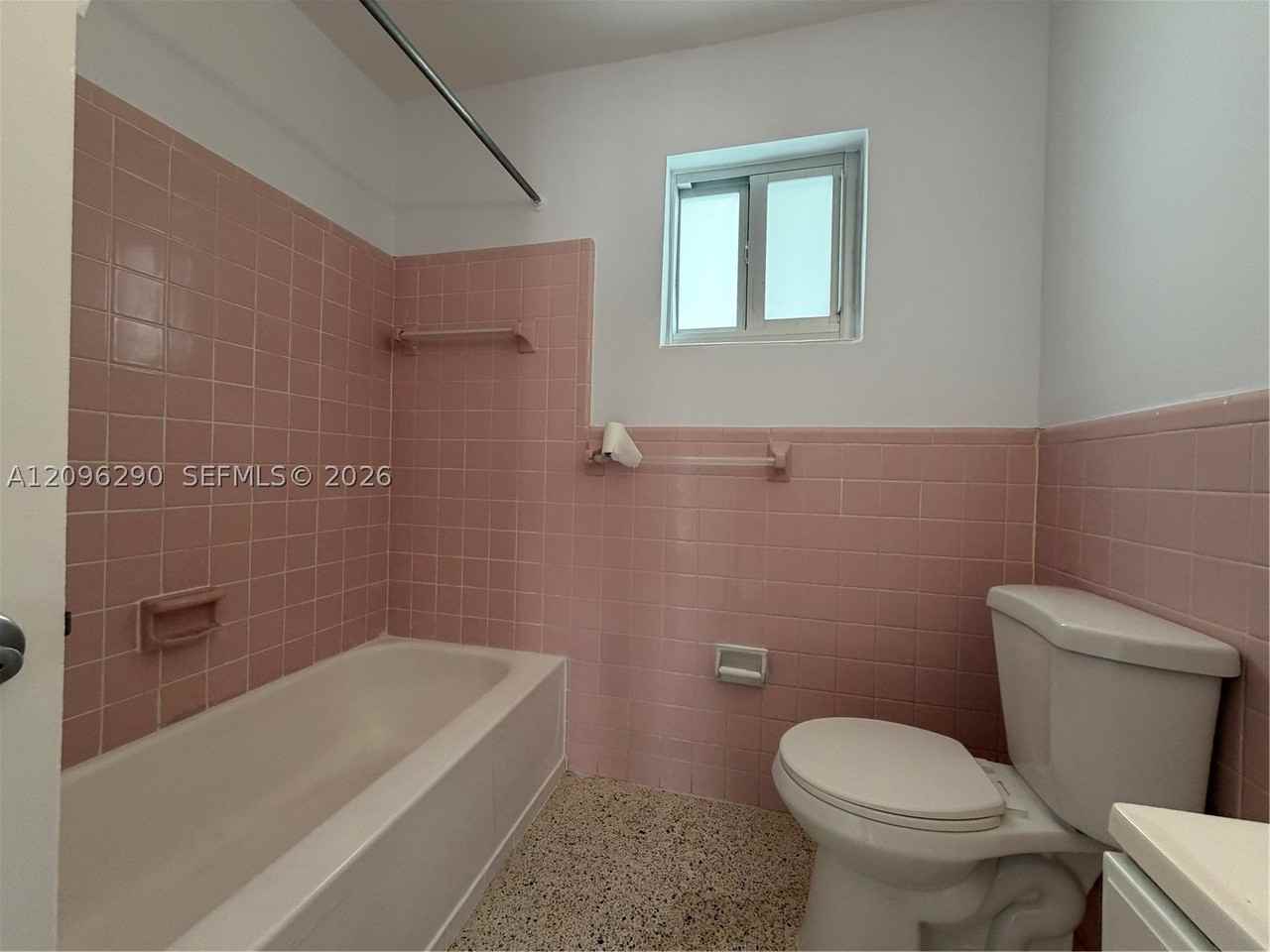 1460 Sw 4th St #5 - Photo 6 of 10