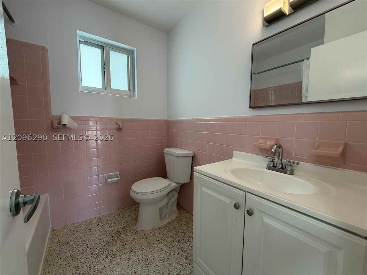 1460 Sw 4th St #5 - Photo 7 of 10