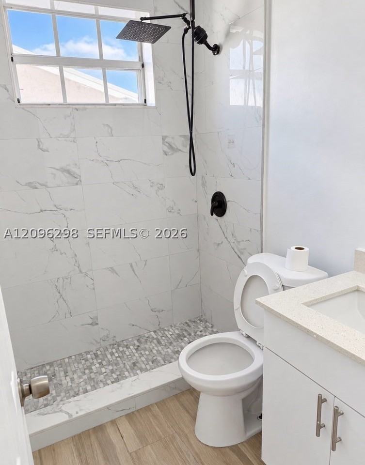 1022 Sw 12th St #B - Photo 7 of 11