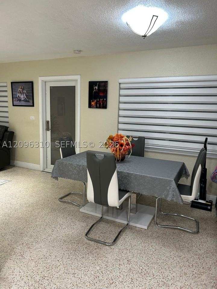 6355 Sw 23rd St - Photo 5 of 8