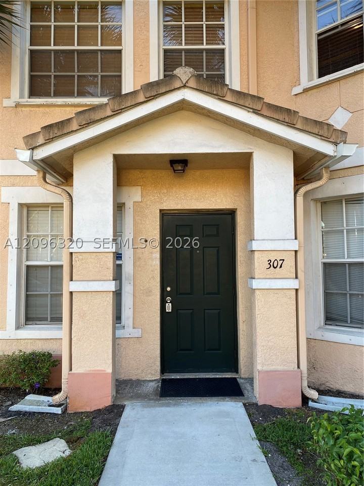 307 Belmont Ln - Photo 2 of 11