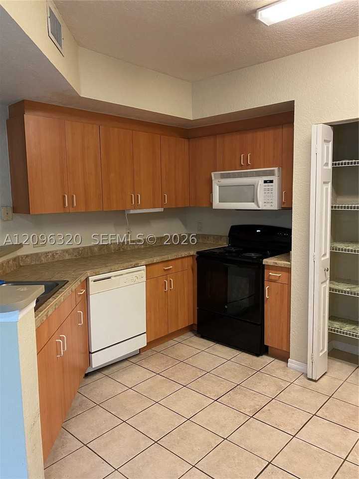307 Belmont Ln - Photo 3 of 11