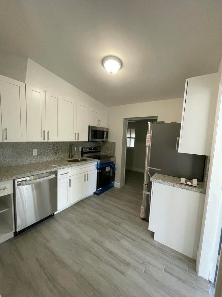 312 Ne 8th St - Photo 2 of 6