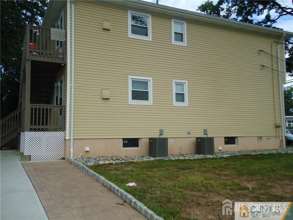207 Avenel St - Photo 3 of 11