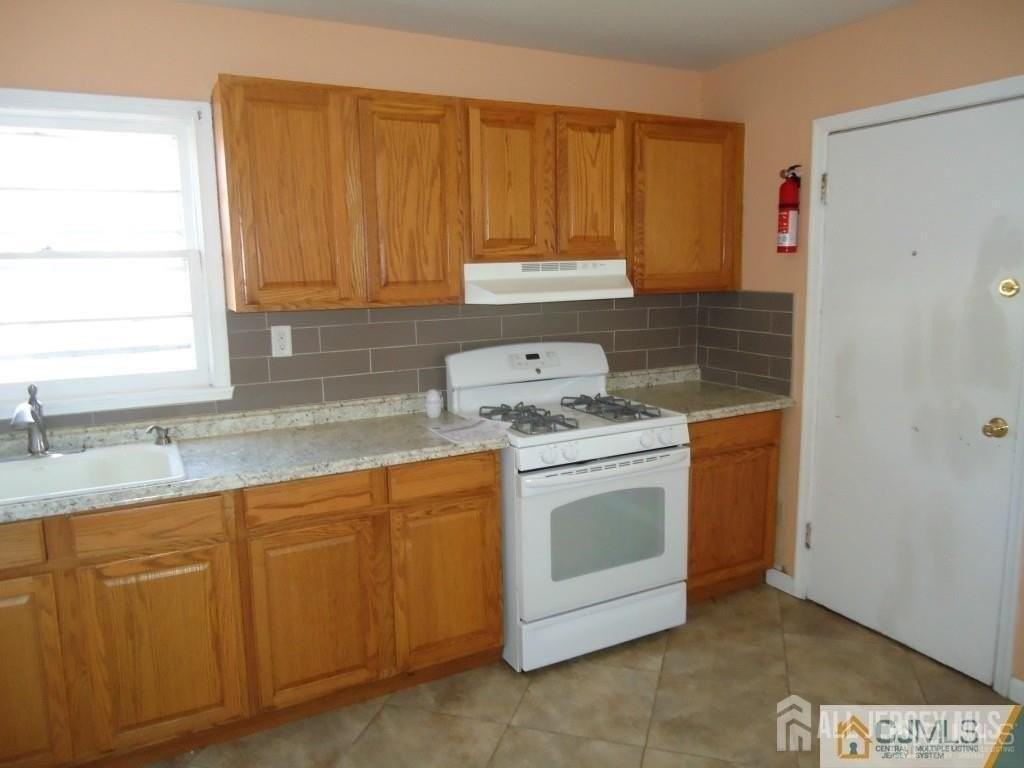 207 Avenel St - Photo 4 of 11