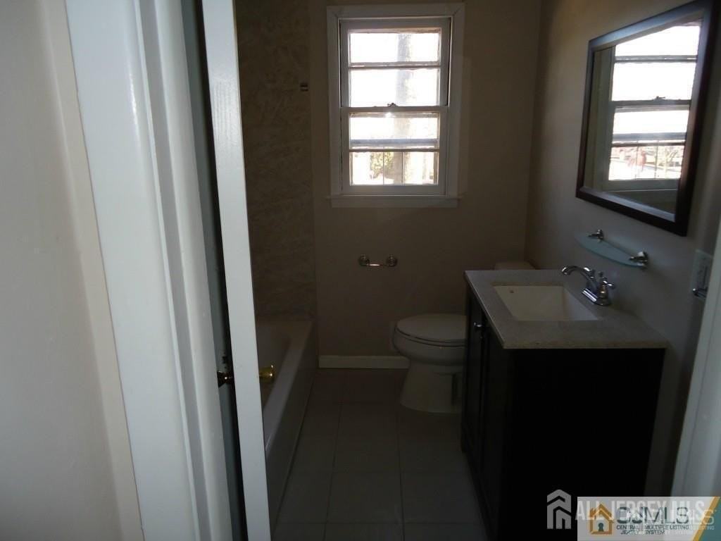 207 Avenel St - Photo 6 of 11