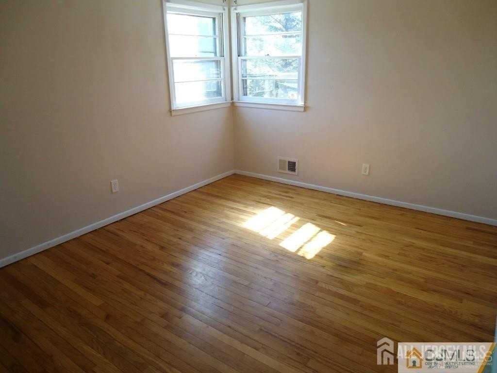 207 Avenel St - Photo 7 of 11