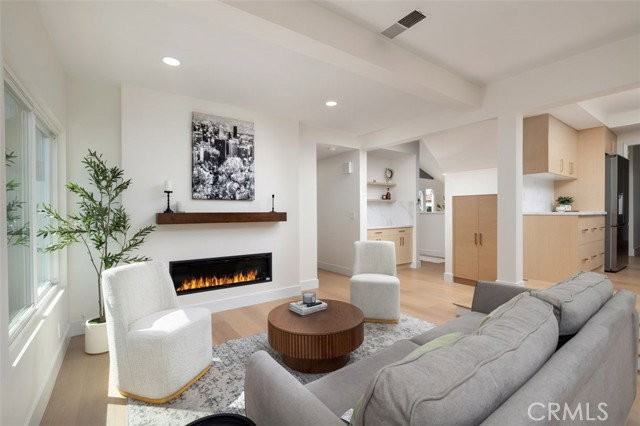 3834 Mistral Dr - Photo 4 of 8