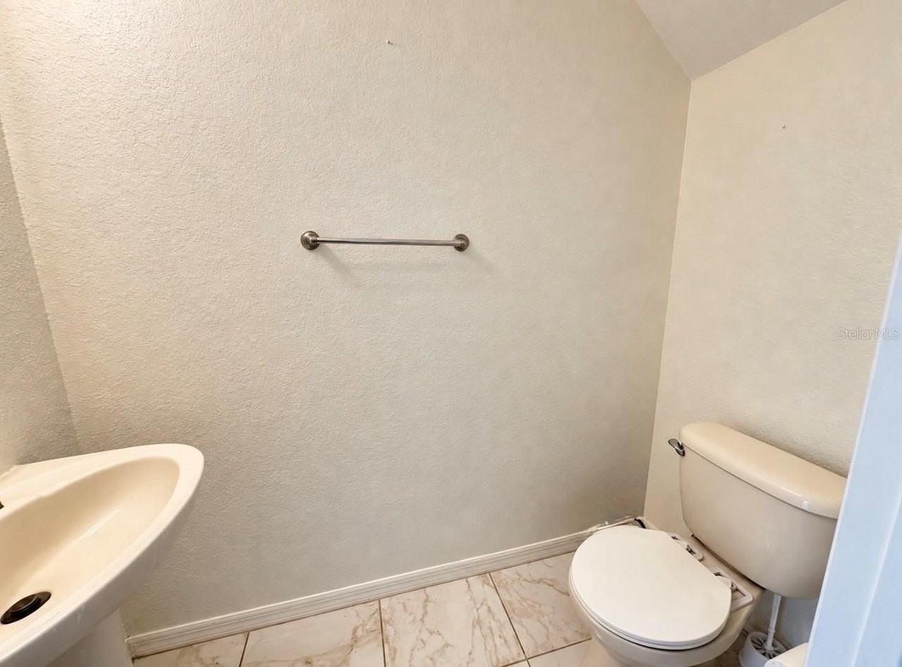 5090 Ne 122nd Blvd - Photo 4 of 18
