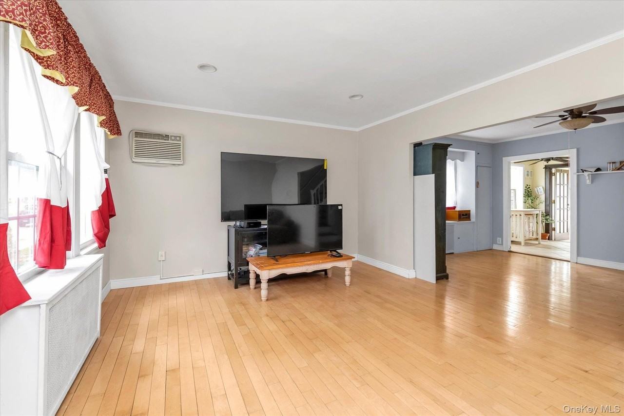52 Syracuse St - Photo 3 of 13