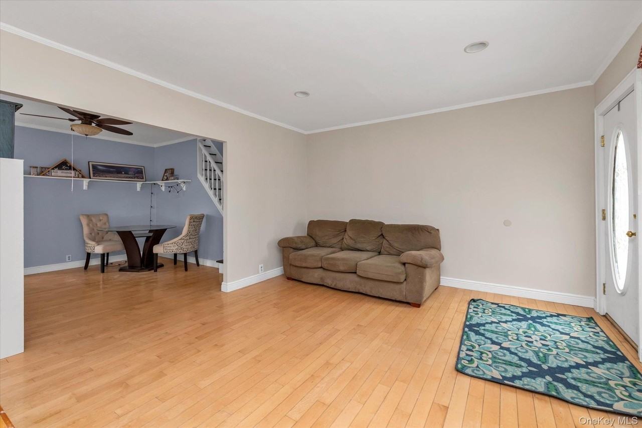 52 Syracuse St - Photo 4 of 13