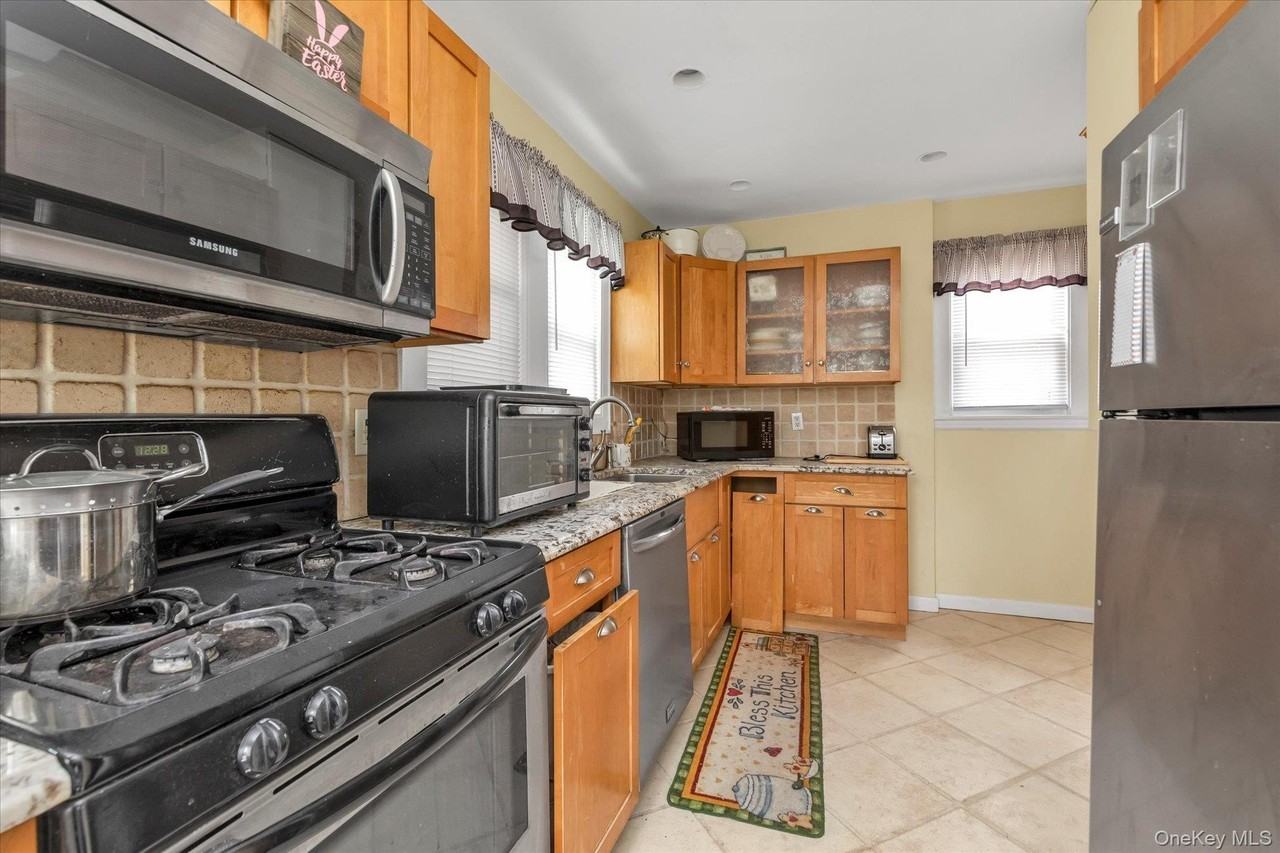 52 Syracuse St - Photo 7 of 13