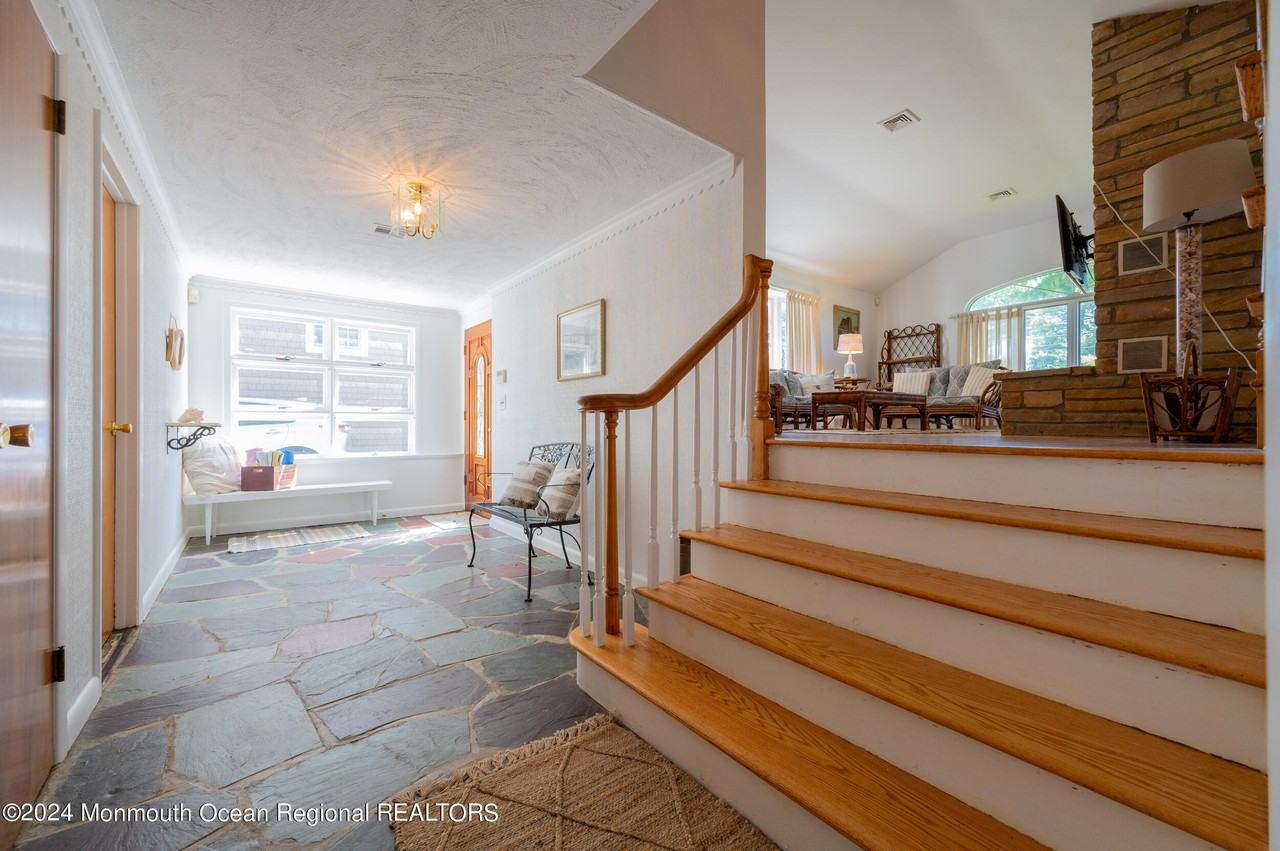10 Seawood Way - Photo 3 of 29