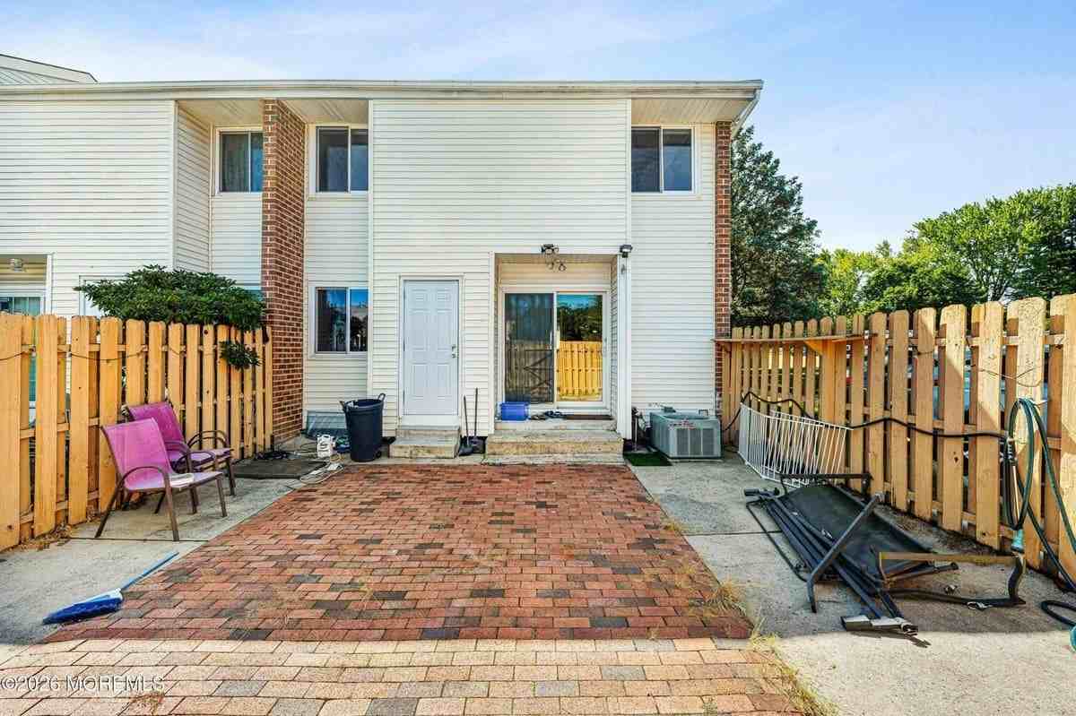 1 Quincy Cir - Photo 5 of 37