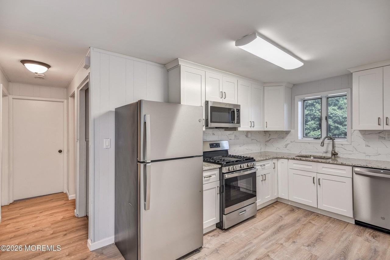 411 Atlantic Ave #B - Photo 3 of 17