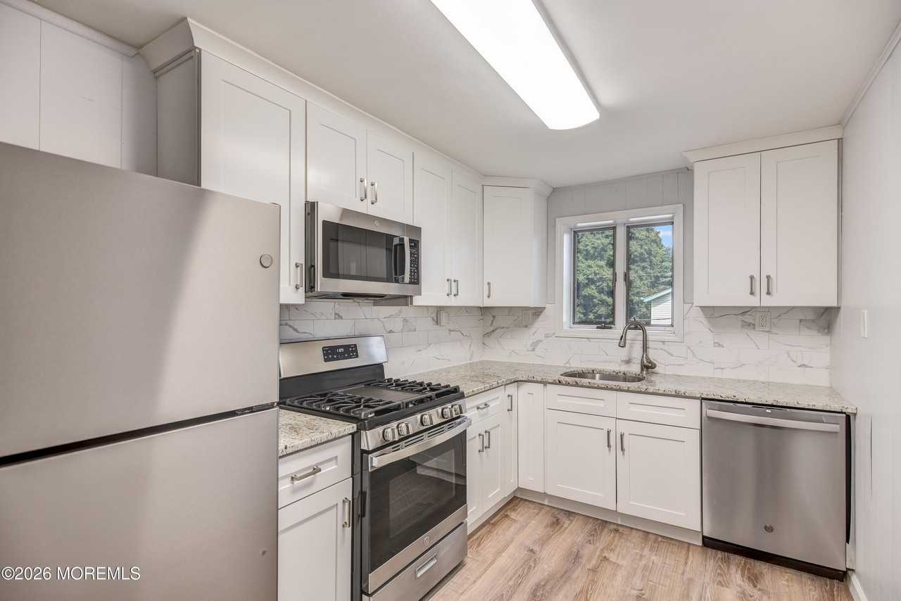411 Atlantic Ave #B - Photo 4 of 17