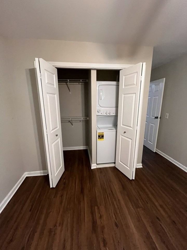 5950 Oakwood Dr #4D - Photo 4 of 14