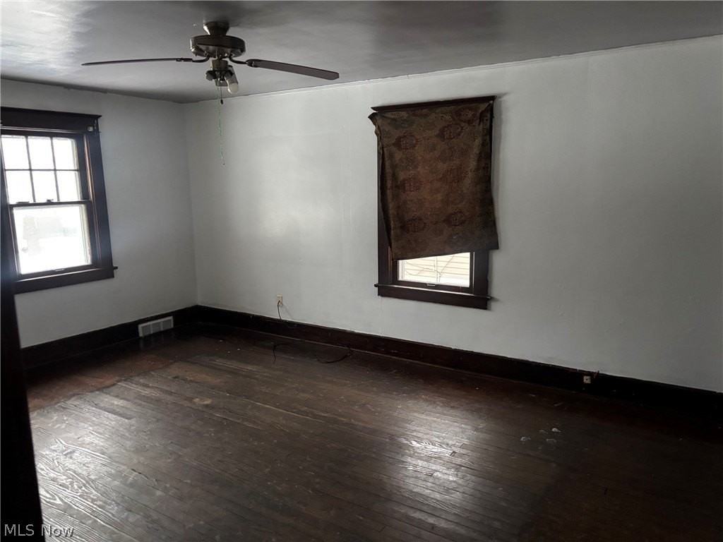 365 Marmion Ave - Photo 5 of 7