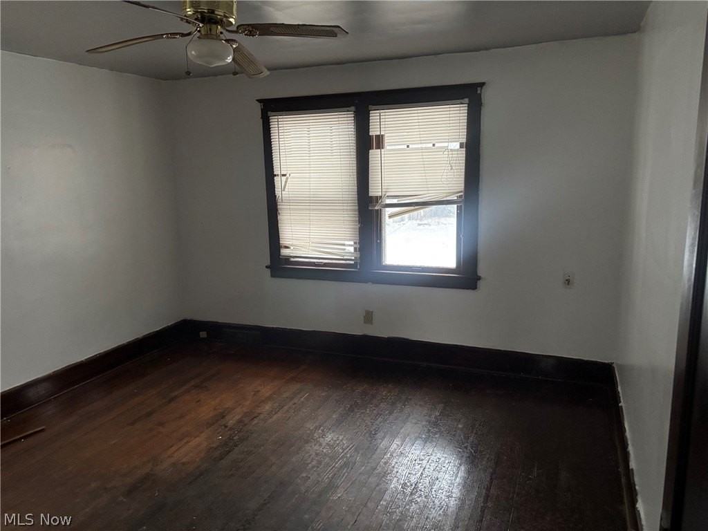 365 Marmion Ave - Photo 6 of 7