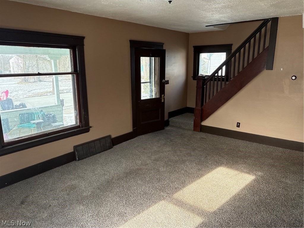 1587 Homewood Ave Se - Photo 4 of 14