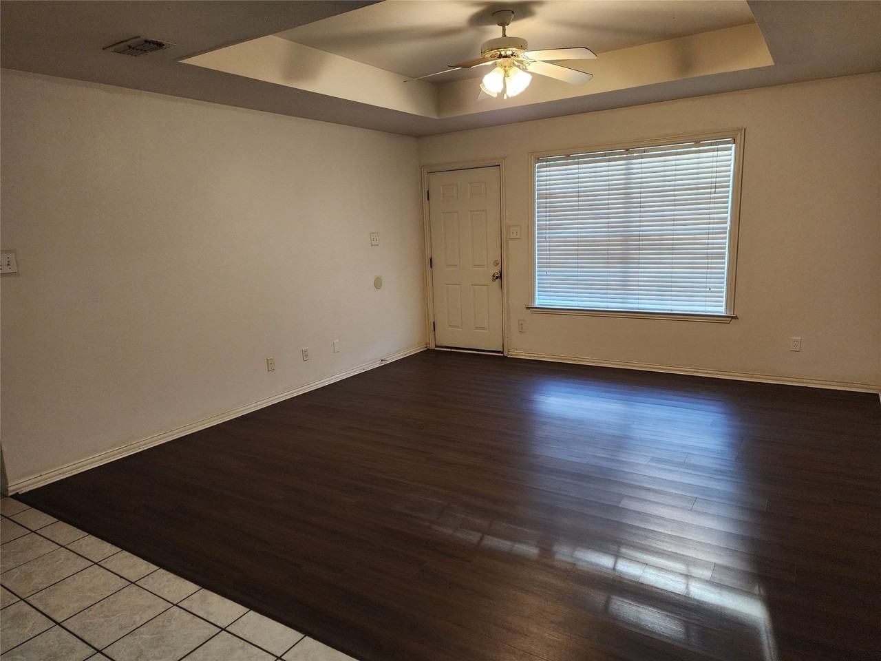 326 N Scullin Ave - Photo 3 of 15