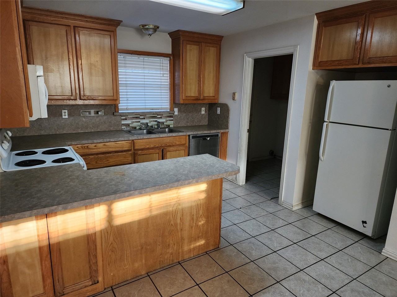 326 N Scullin Ave - Photo 6 of 15