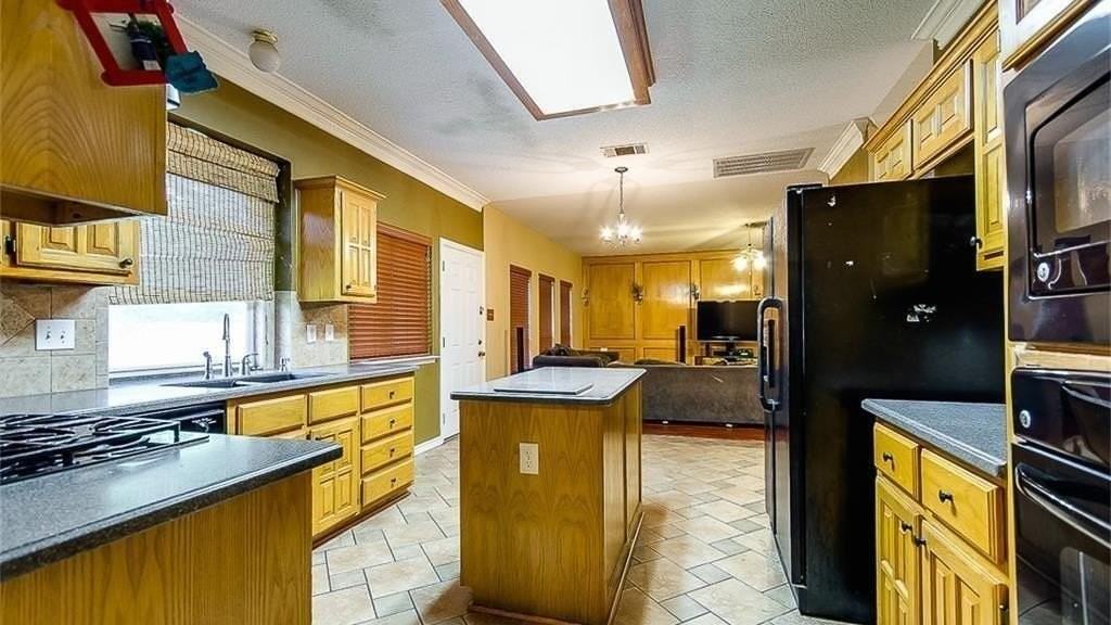 5013 Bellerive Ct - Photo 3 of 8