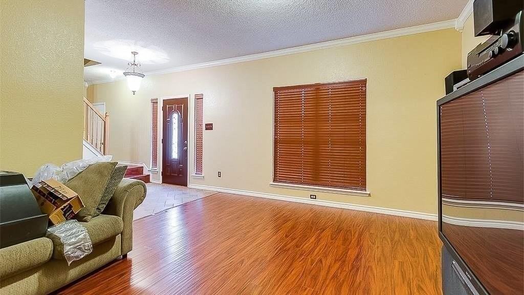 5013 Bellerive Ct - Photo 4 of 8