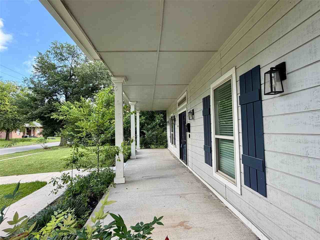 608 N Catherine St - Photo 2 of 26