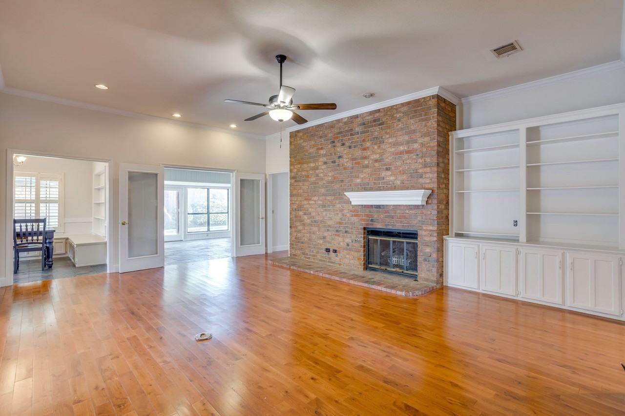 990 Oak Ridge Dr - Photo 5 of 20