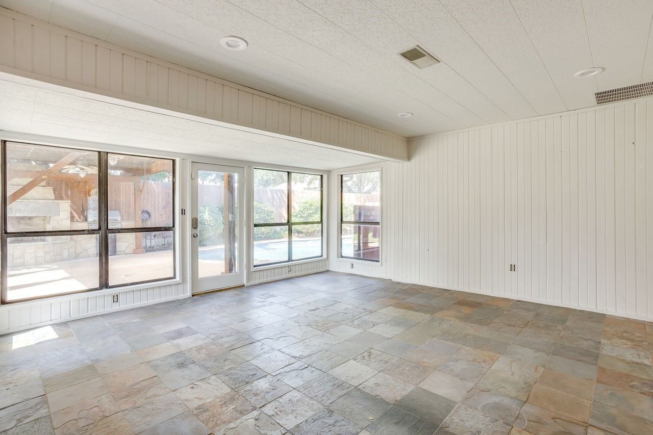 990 Oak Ridge Dr - Photo 6 of 20