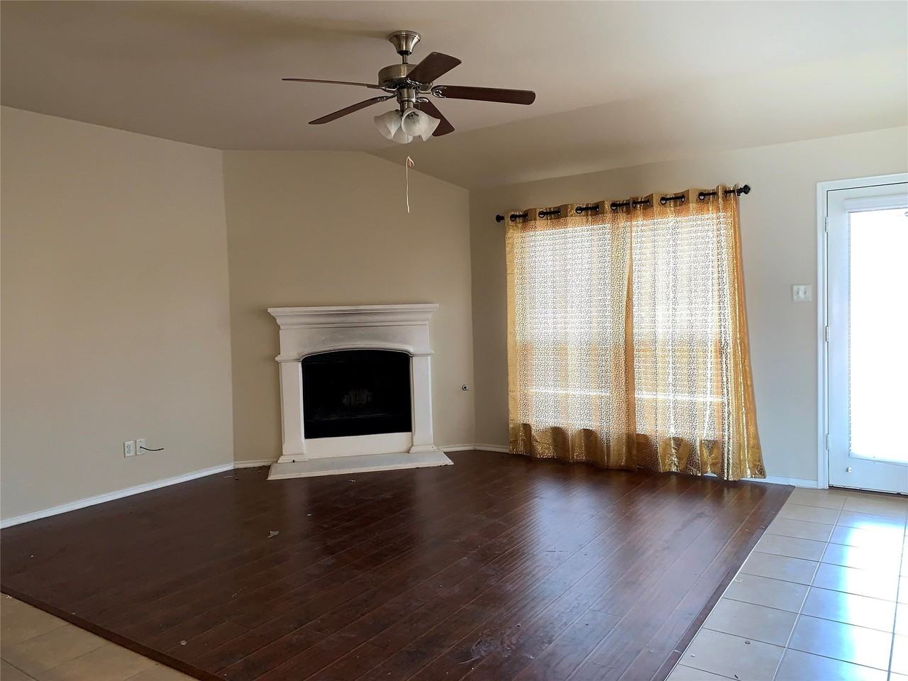 405 Sandy Ln - Photo 2 of 26