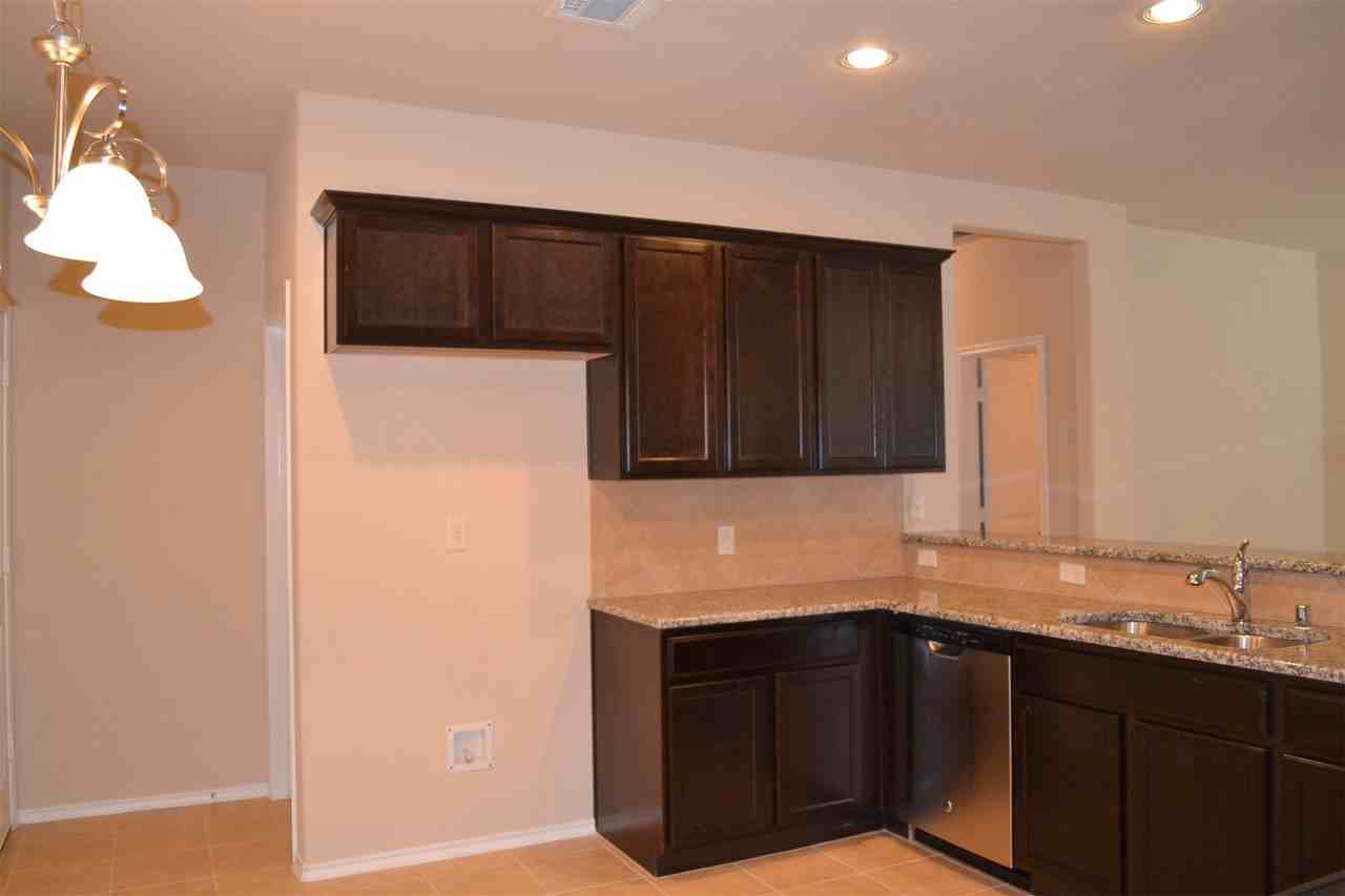 405 Sandy Ln - Photo 5 of 26