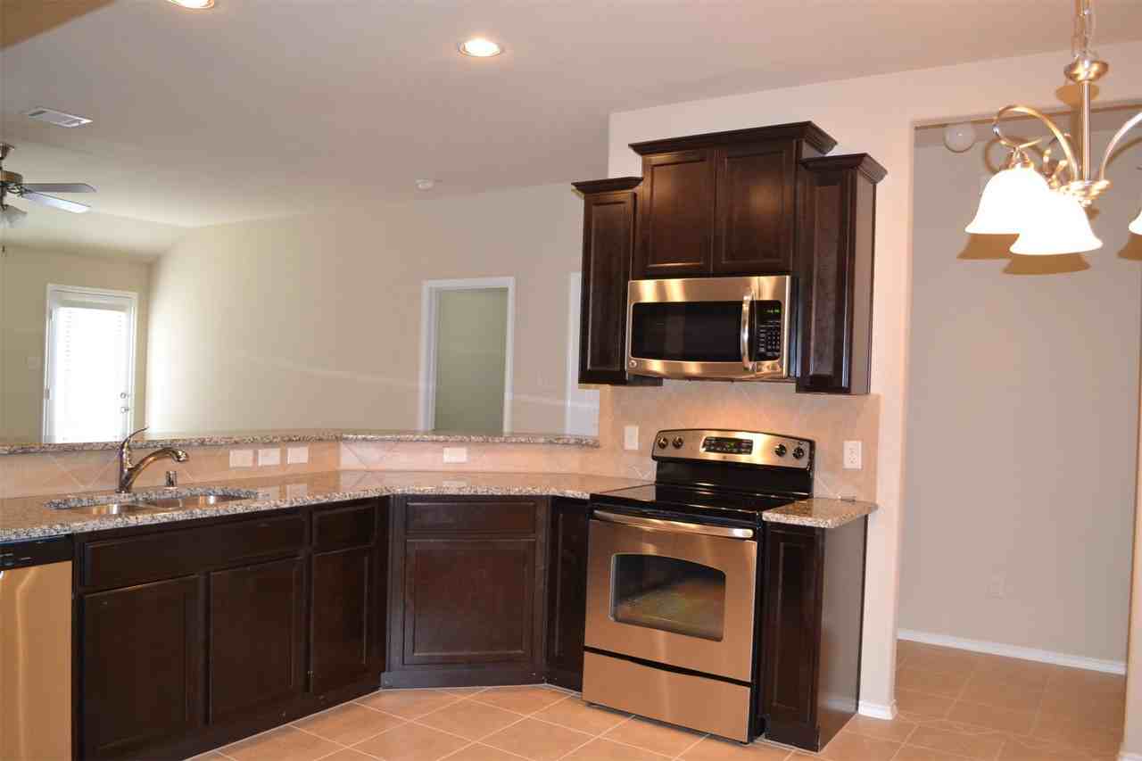 405 Sandy Ln - Photo 6 of 26