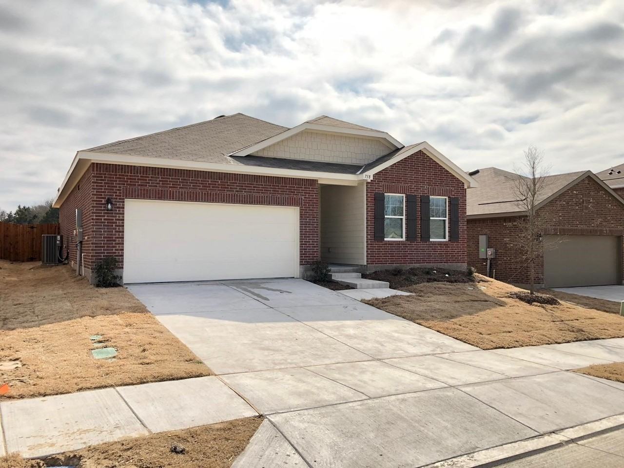 718 Windsor Ct - Photo 2 of 19
