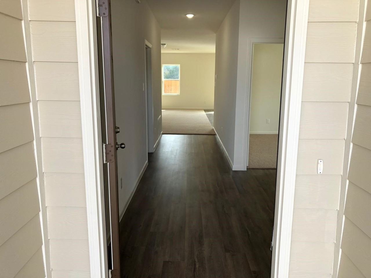 718 Windsor Ct - Photo 4 of 19