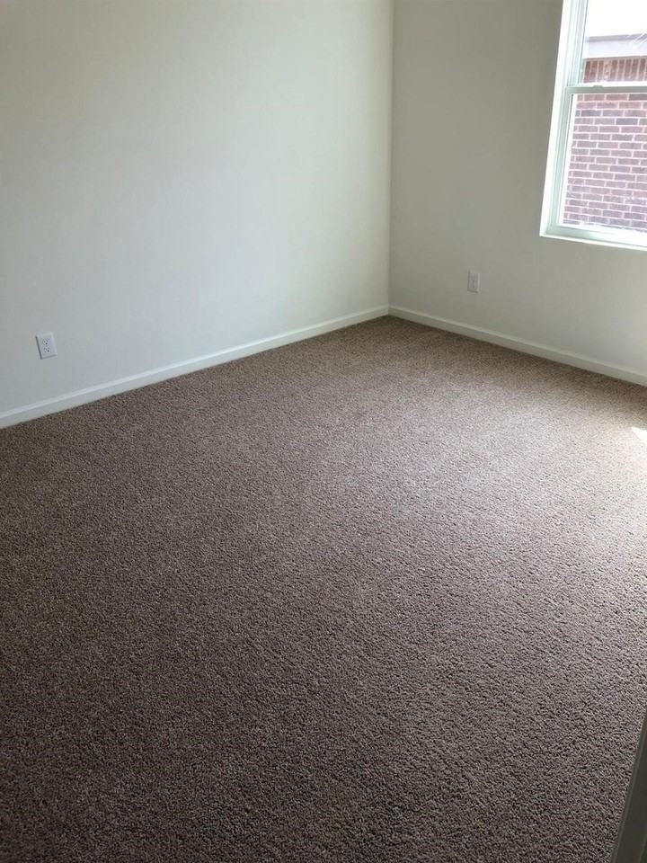718 Windsor Ct - Photo 7 of 19