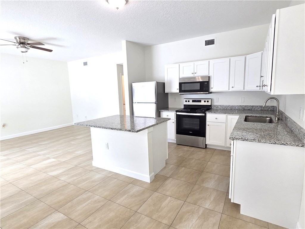 944 19th St #944 - Photo 2 of 15