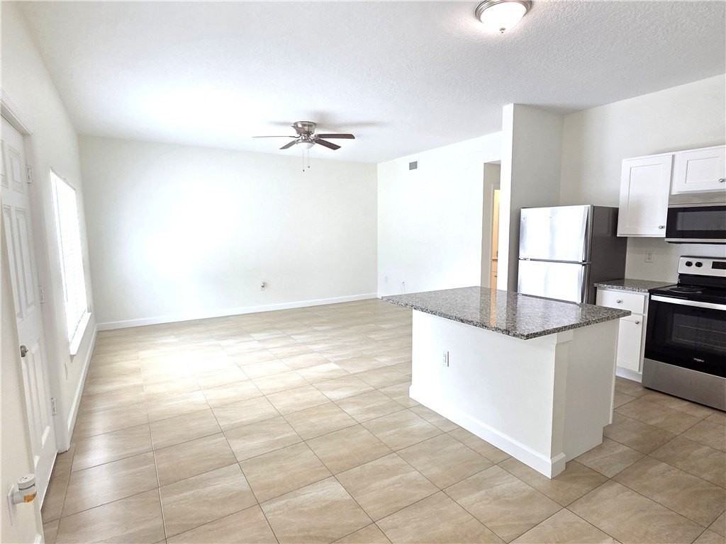944 19th St #944 - Photo 3 of 15