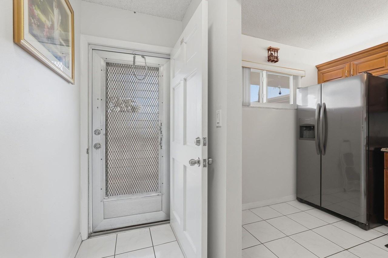 2606 Garden Dr S #305 - Photo 4 of 24