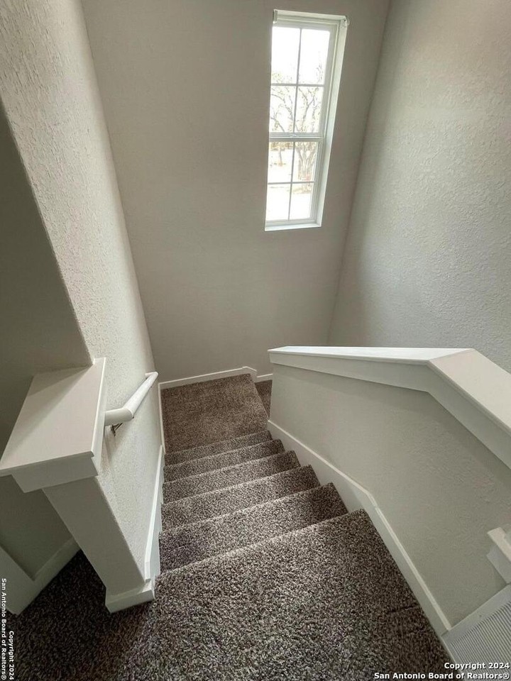 21518 James Charles - Photo 5 of 20