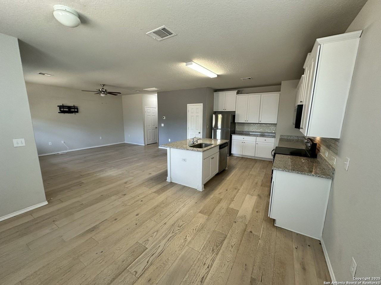 6735 Freedom Hls - Photo 6 of 23