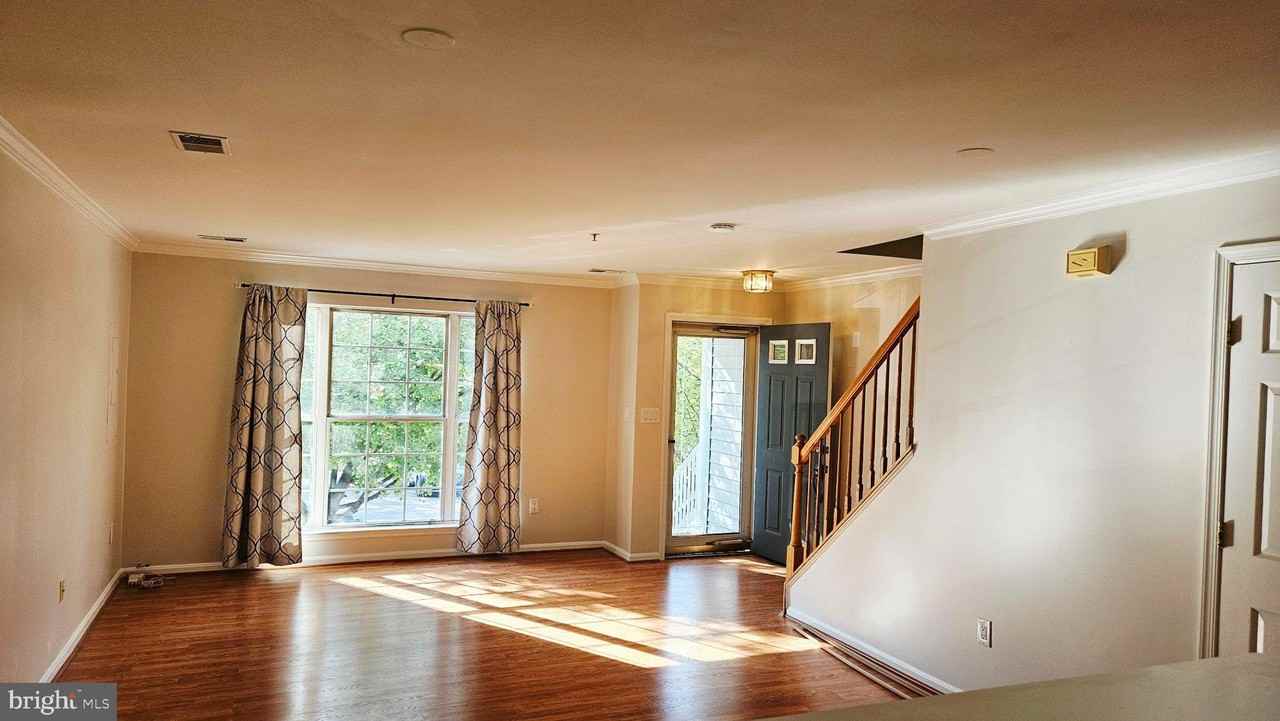 1684 Fallowfield Ct - Photo 2 of 12