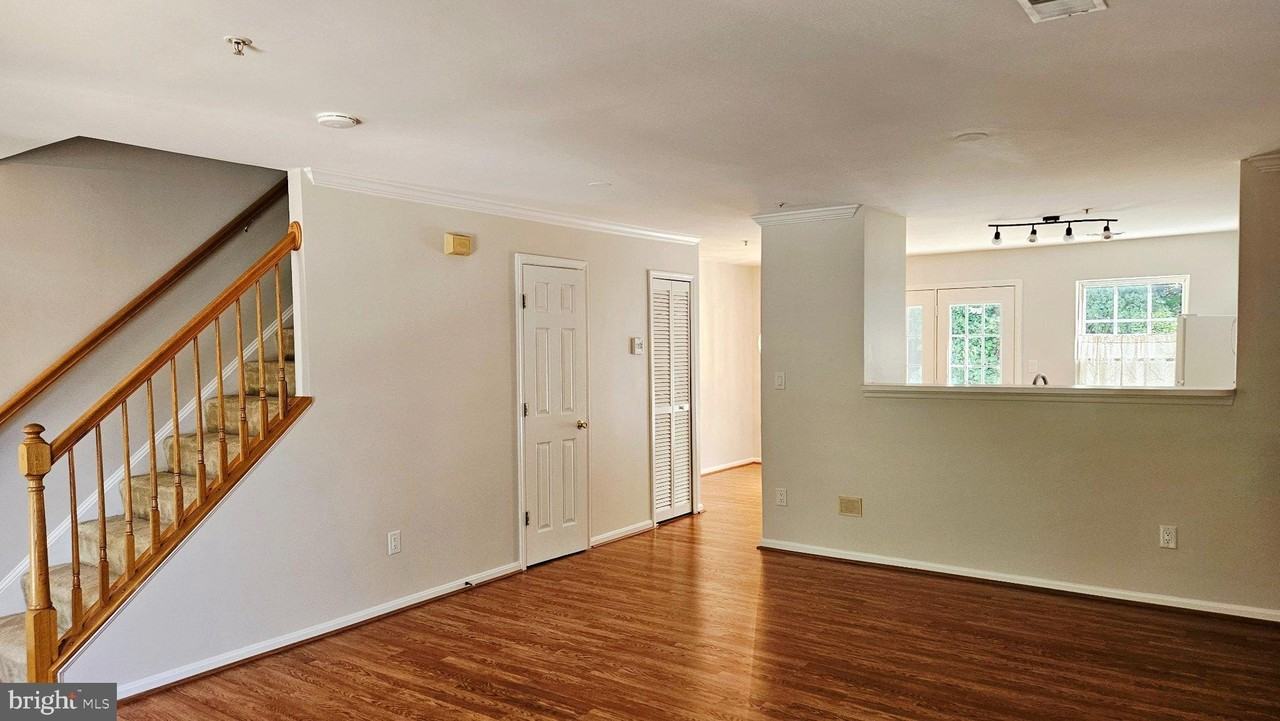 1684 Fallowfield Ct - Photo 3 of 12