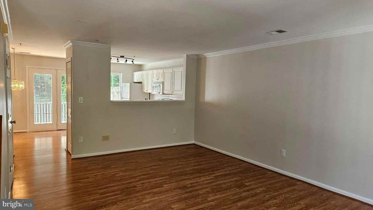 1684 Fallowfield Ct - Photo 4 of 12