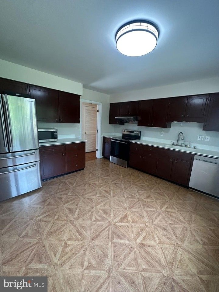 9400 Tiller Dr - Photo 6 of 30