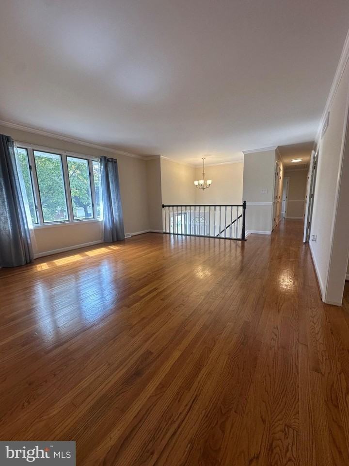9400 Tiller Dr - Photo 4 of 30