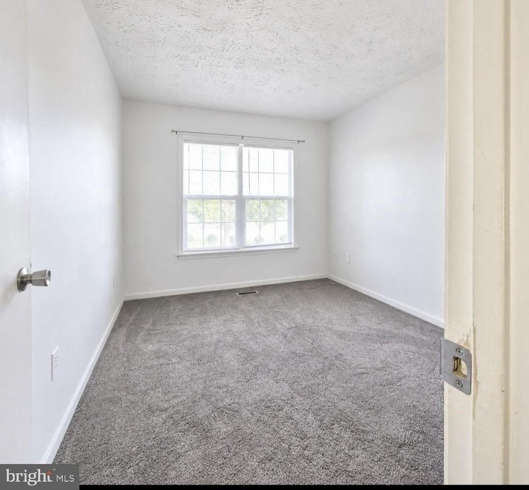 46349 Columbus Dr - Photo 5 of 18