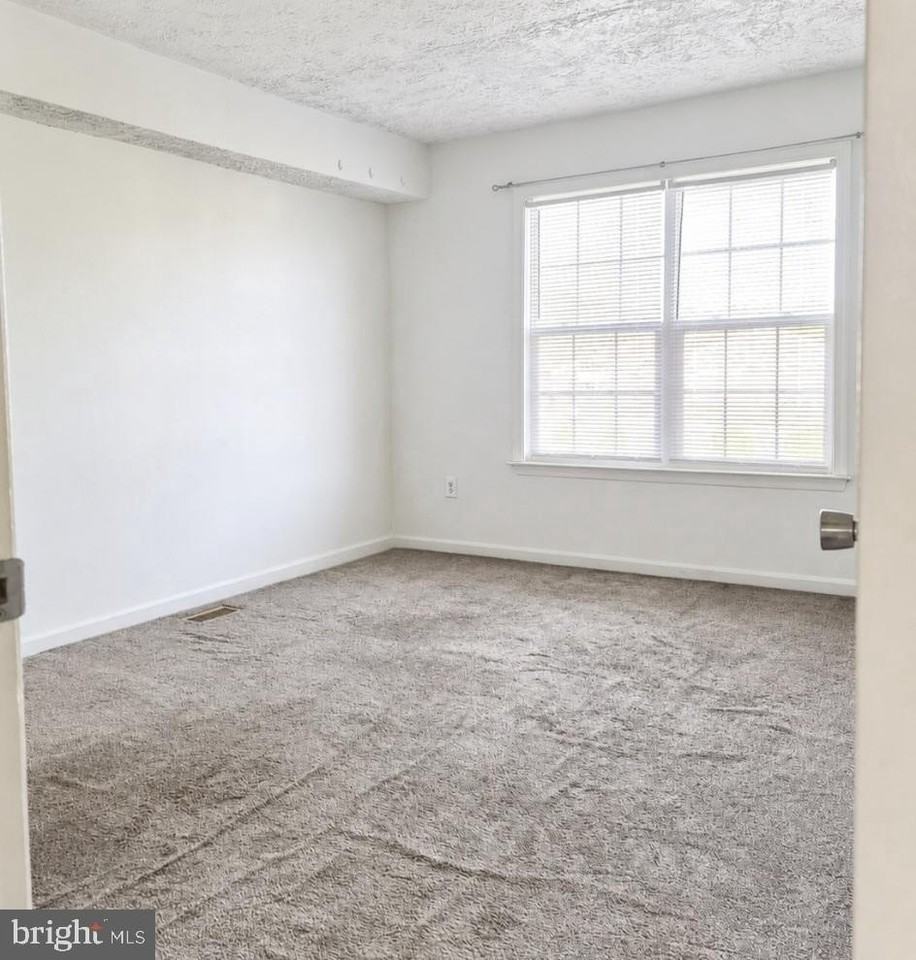 46349 Columbus Dr - Photo 6 of 18